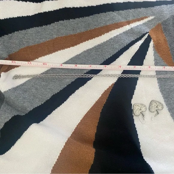 HEART NECKLACE and EARRING SET - Picture 7 of 7